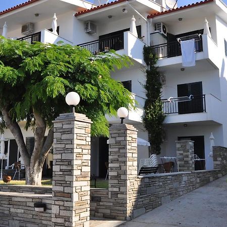 Aparthotel Pansion Alexandros By The Sea Nea Skioni Zewnętrze zdjęcie