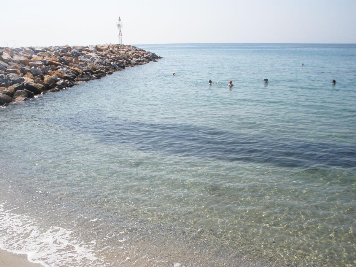 Aparthotel Pansion Alexandros By The Sea Nea Skioni Zewnętrze zdjęcie